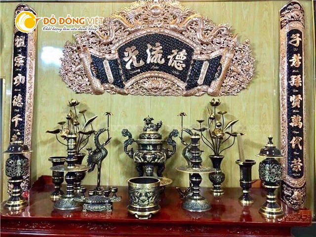 Bộ hoành phi câu đối cho ban thờ 1m55, Cuốn thư câu đối Đức Lưu Quang đồng đỏ