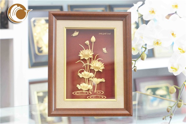 Tranh sen vàng 24k