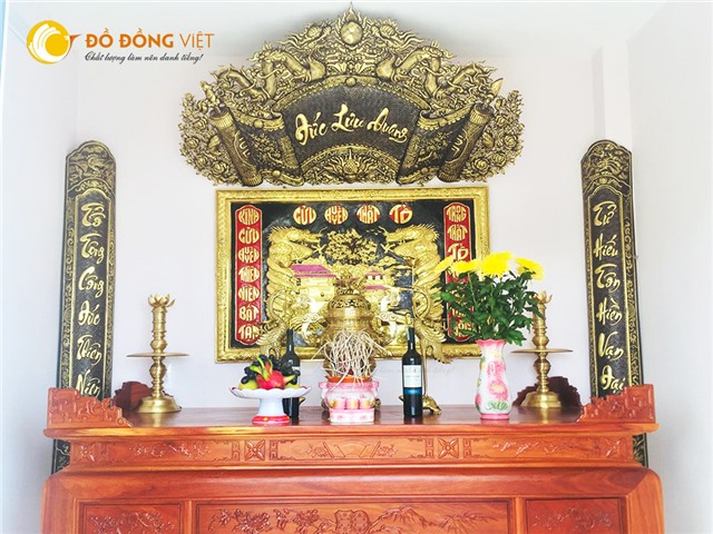 Cuốn thư câu đối Đức Lưu Quang bằng đồng