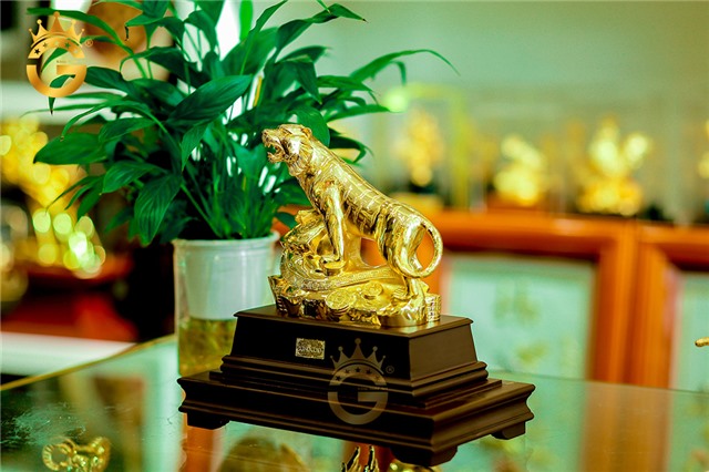 Sơn lâm phú quý- tượng hổ mạ vàng cao cấp đẹp tinh xảo