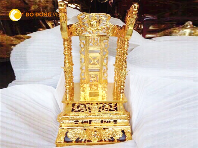 Ngai thờ gia tiên bằng đồng mạ vàng đẹp tinh xảo