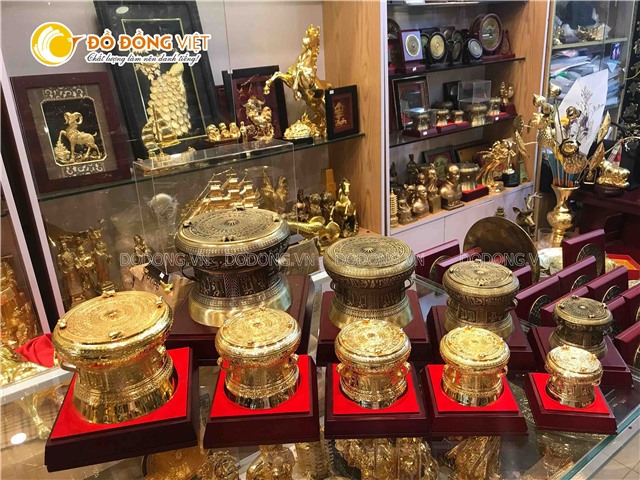 Trống đồng đông sơn thu nhỏ mạ vàng làm quà tặng lưu niệm