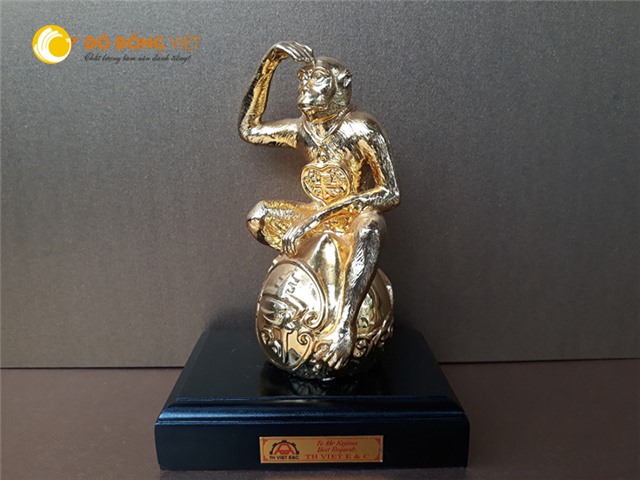 Quà tặng sếp tuổi Thân- tượng khỉ bằng đồng mạ vàng 24k