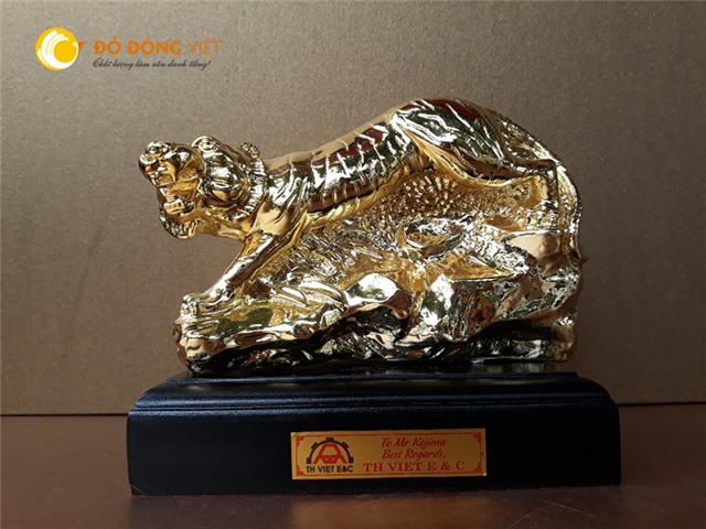 Tượng con hổ bằng đồng mạ vàng 24k