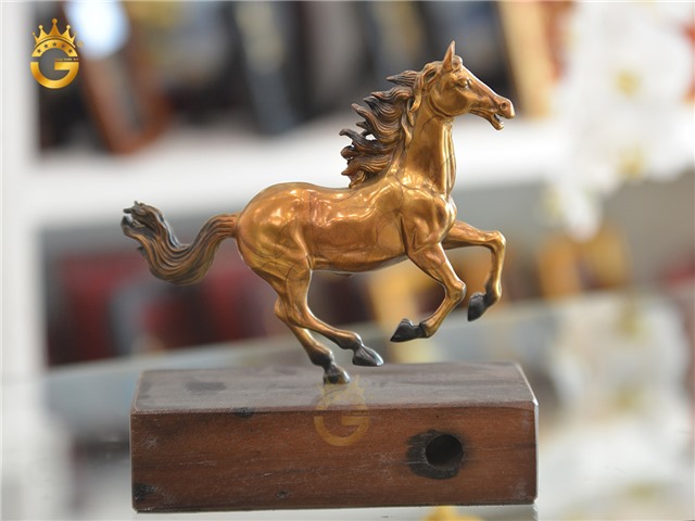 Ngựa đồng để bàn làm quà tặng sếp ý nghĩa