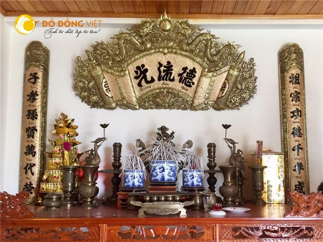 Bộ cuốn thư câu đối Đức Lưu Quang bằng đồng vàng hun màu giả cổ