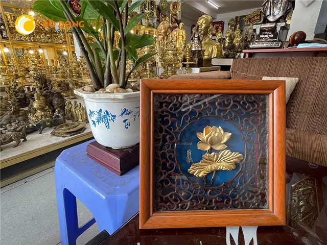 Mẫu quà tặng cao cấp- tranh hoa sen bằng vàng lá 24k