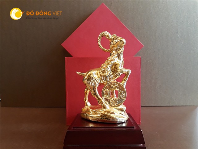 Quà tặng linh vật phong thủy- tượng dê mạ vàng đẹp tinh xảo