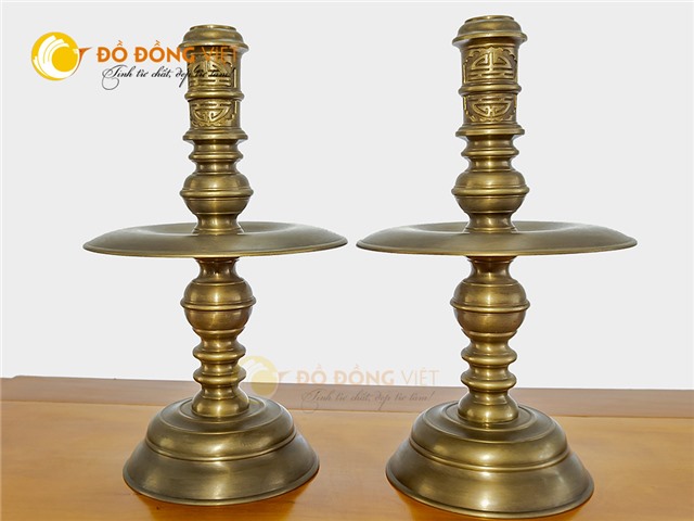 Đôi chân nến bằng đồng vàng mộc trơn