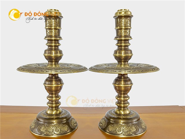 Đôi chân nến thờ cúng bằng đồng vàng hun