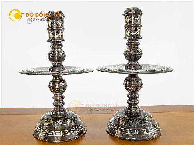 Đôi chân nến bằng đồng khảm ngũ sắc đẹp tinh xảo
