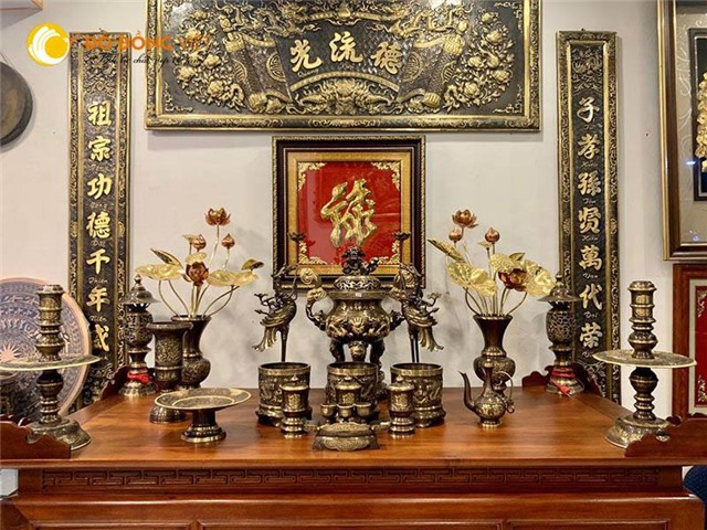 Hoành phi câu đối bằng đồng vàng hun giả cổ