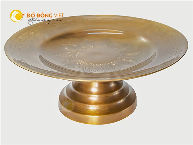 Mâm bồng bằng đồng đỏ chạm bông sen