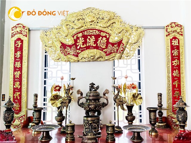 Hoành phi câu đối bằng đồng, cuốn thư câu đối nền đỏ giá rẻ chất lượng