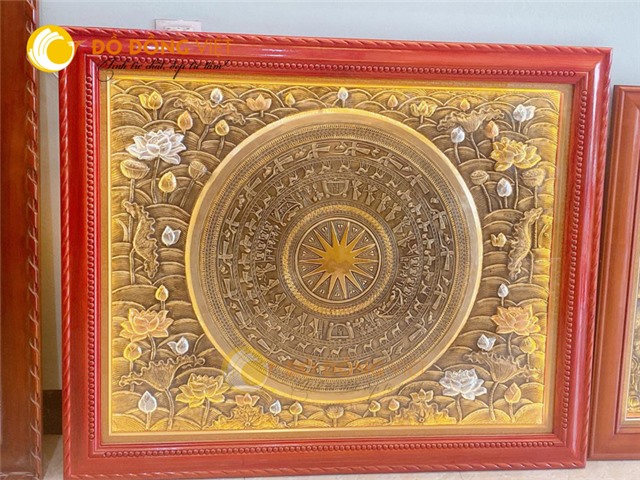 Tranh mặt trống đồng hoa sen khổ vuông đẹp tinh xảo