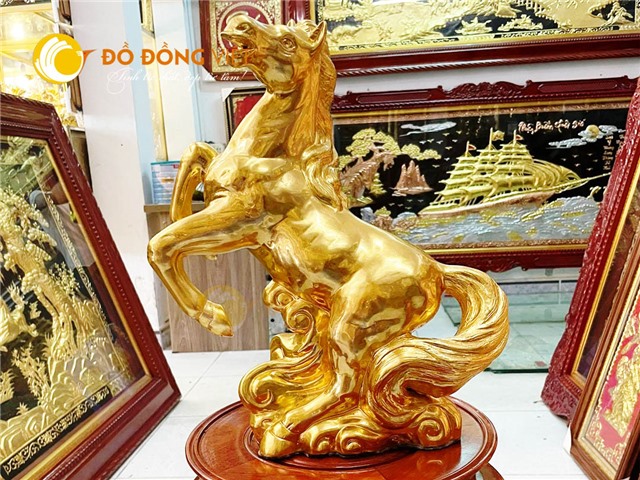 Tượng ngựa phi nước đại mạ vàng 24k