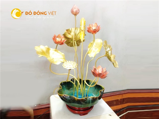 Lọ hoa sen bằng đồng đẹp tinh xảo