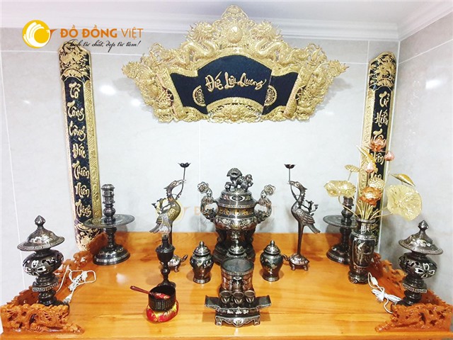 Cuốn thư câu đối bằng đồng vàng nền đen giá rẻ tại Kiên Giang