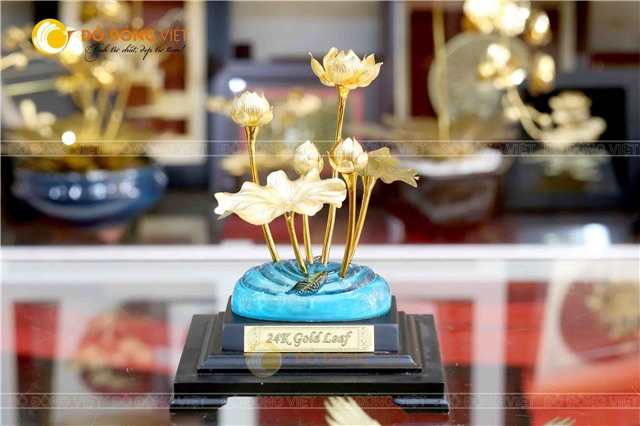 Biểu trưng chậu hoa sen mạ vàng tinh xảo