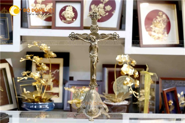Tượng Chúa Giê-su chịu nạn bằng đồng