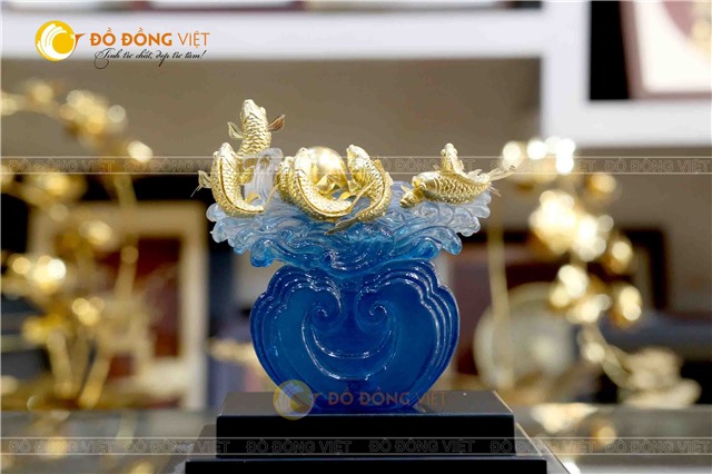 Mô hình cửu ngư quần hội mạ vàng làm quà tặng Tết 2023