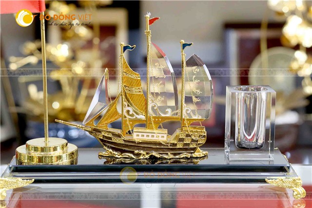 Giá cắm bút mô hình thuyền làm quà tặng sếp