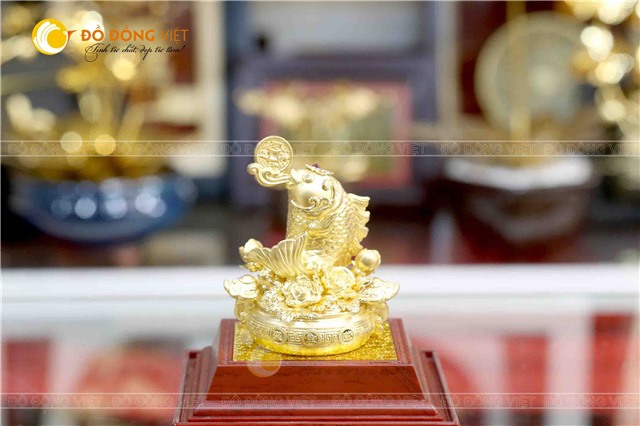 Tượng cá chép mạ vàng làm quà tặng phong thủy