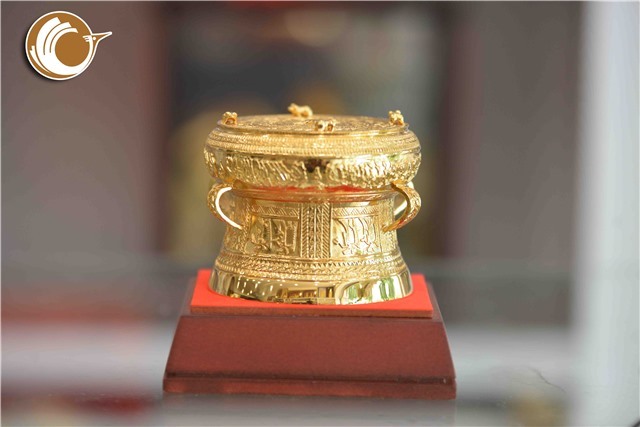 Trống đồng mạ vàng 24k  dk 8cm đẹp long lanh