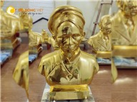 Đúc tượng chân dung cụ bà mạ vàng 24k cao cấp