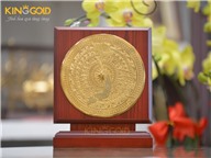 Biểu trưng mặt trống đồng mạ vàng làm quà tặng Đại hội