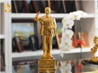 Mẫu tượng bác Hồ cỡ nhỏ mạ vàng làm quà tặng ý nghĩa