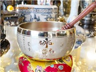 Đúc chuông bát bằng đồng chạm khắc hoa văn tinh xảo