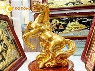 Tượng ngựa phi nước đại mạ vàng 24k