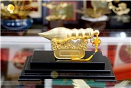 Mô hình bút lông bằng đồng dát vàng 24k