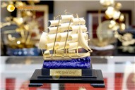 Mô hình Thuyền Buồm Dát Vàng Đẹp 