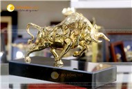 Tượng bò tài chính bằng đồng, giá bán tượng bò tài chính
