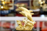 Mô hình đôi cá heo bằng đồng dát vàng đẹp