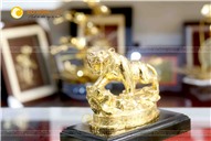 Tượng con hổ bằng đồng dát vàng, tượng hổ vàng phú quý