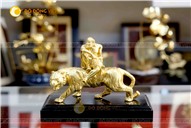Tượng đồng La Hán phục hổ mạ vàng 24k