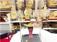 Nhành hoa lan mạ vàng làm quà tặng sếp nữ ý nghĩa