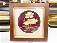 Tranh hoa sen vàng làm quà Tết 2024 ý nghĩa